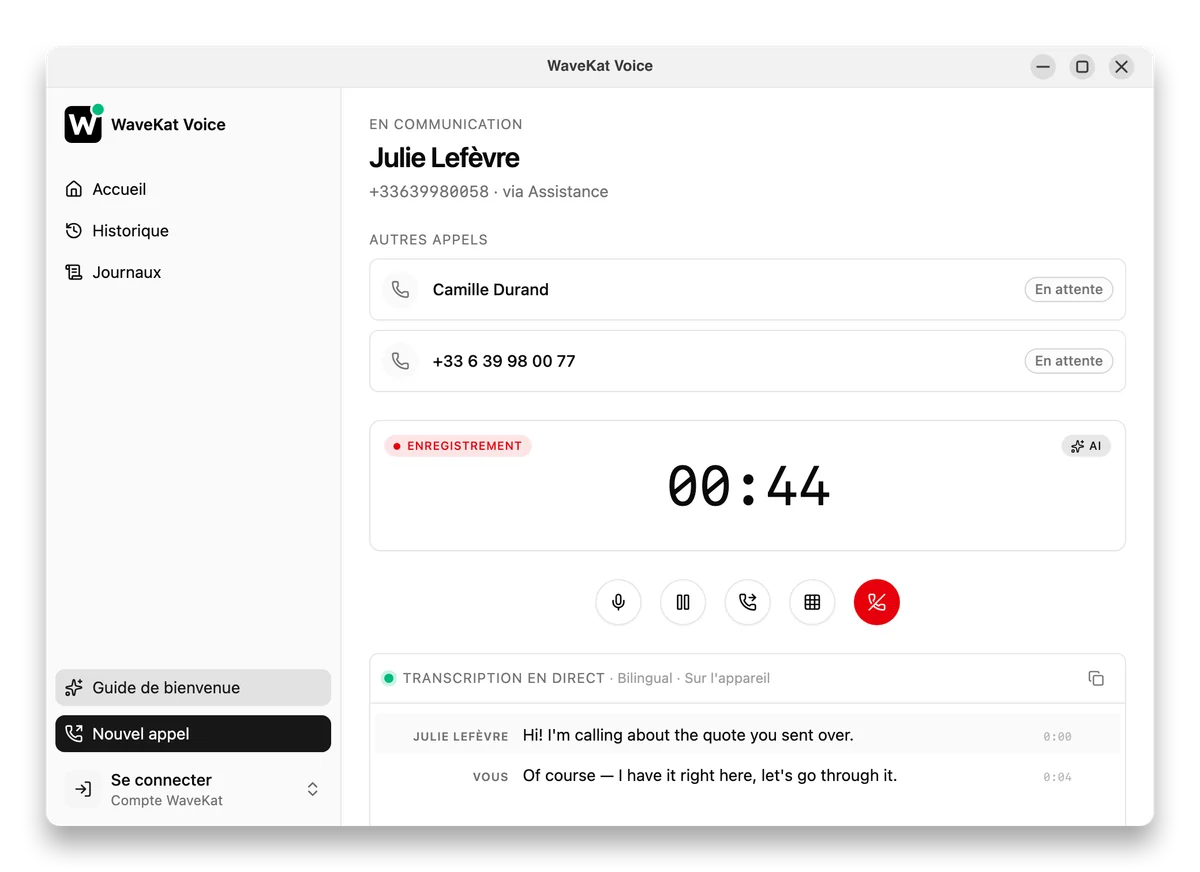 WaveKat Voice sur Ubuntu — un appel en cours, avec deux autres appelants en attente dans la barre de bascule.